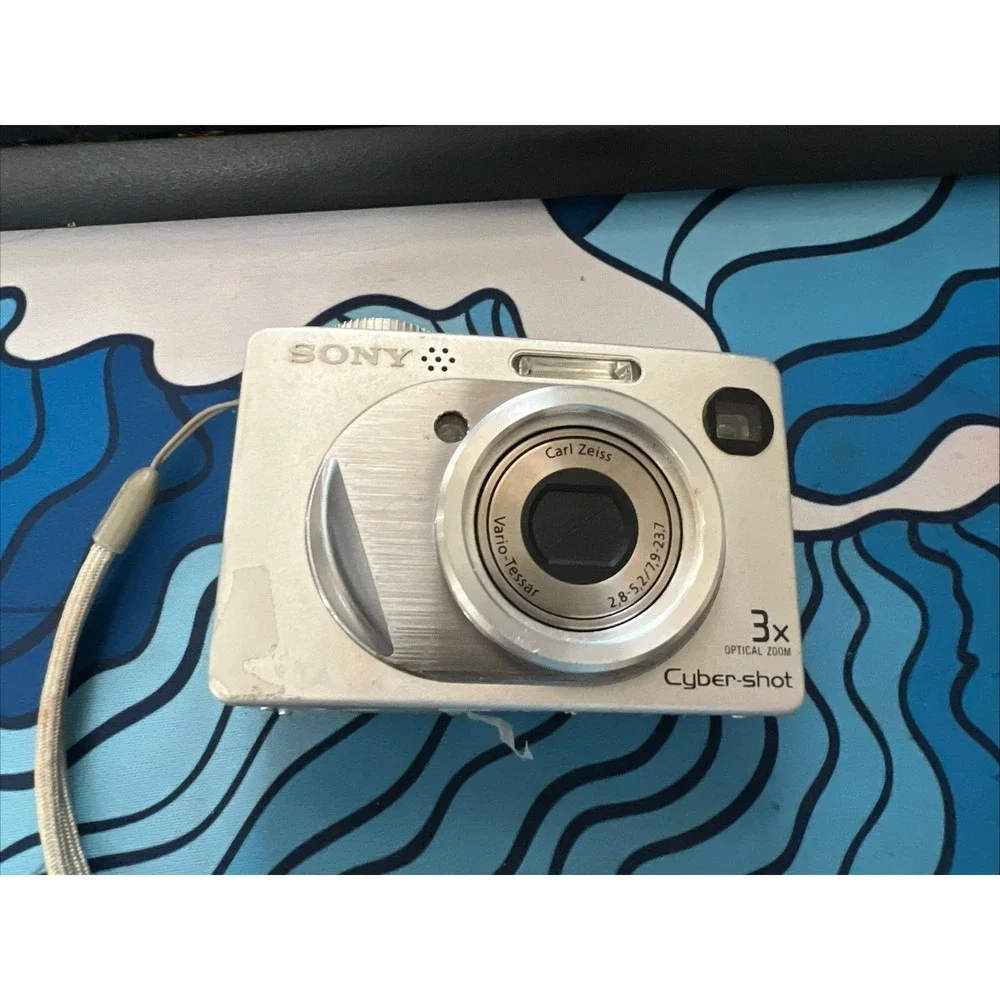 🌟🌟Sony Cyber-shot DSC-W1 Digital Camera Silver -READ